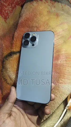 Apple iPhone 13 (Used)