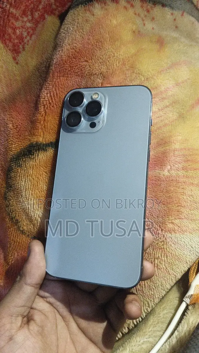 Apple iPhone 13 (Used)