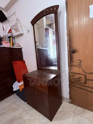 ড্রেসিং টেবিলটি বিক্রি