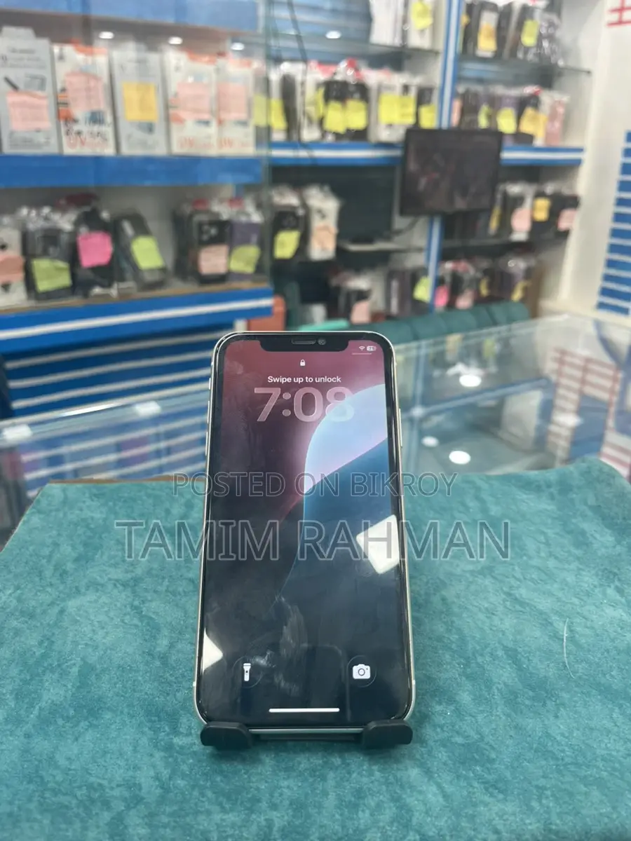 Apple iPhone 11 . (Used)