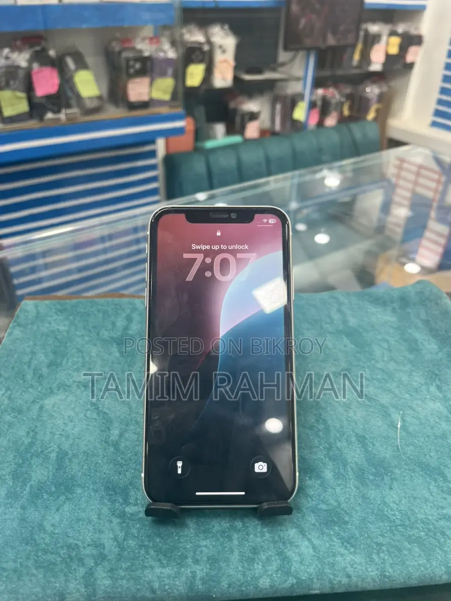 Apple iPhone 11 . (Used)