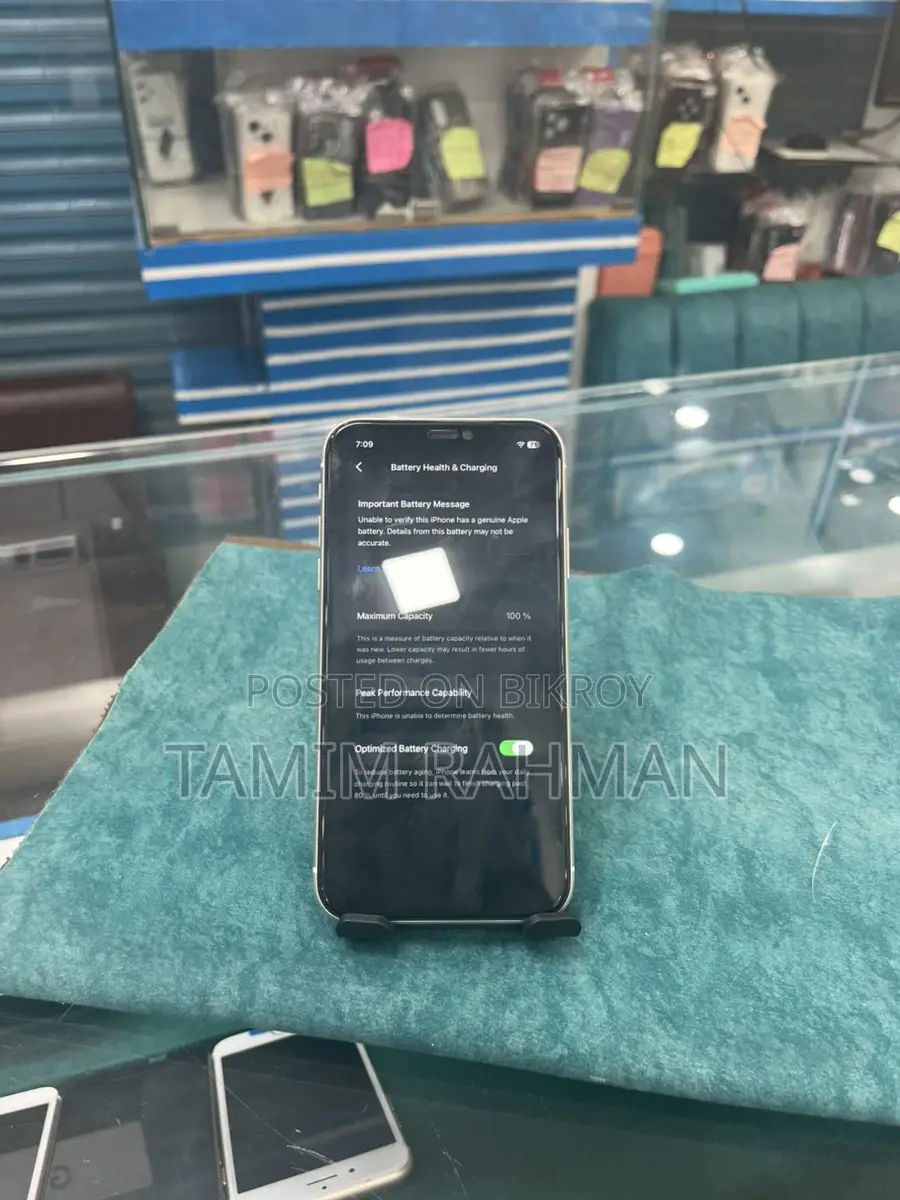 Apple iPhone 11 . (Used)