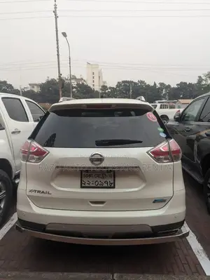 Nissan X-Trail ভাড়ার জন্য