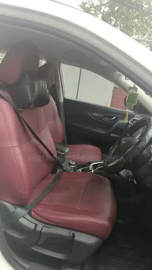 Nissan X-Trail ভাড়ার জন্য