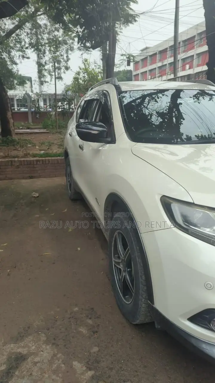 Nissan X-Trail ভাড়ার জন্য