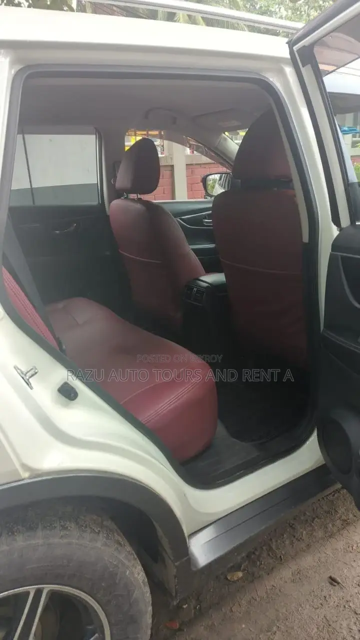 Nissan X-Trail ভাড়ার জন্য