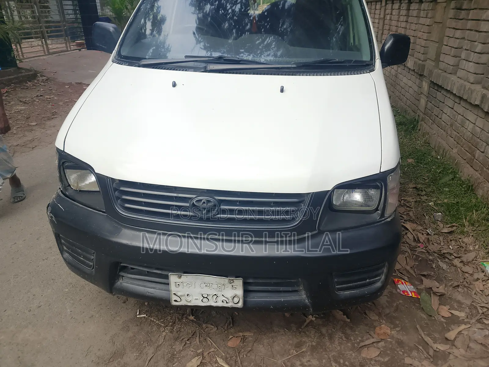 Toyota Noah 2003