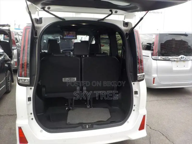 Toyota Noah W X B I 2020