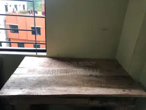 পড়ার টেবিল