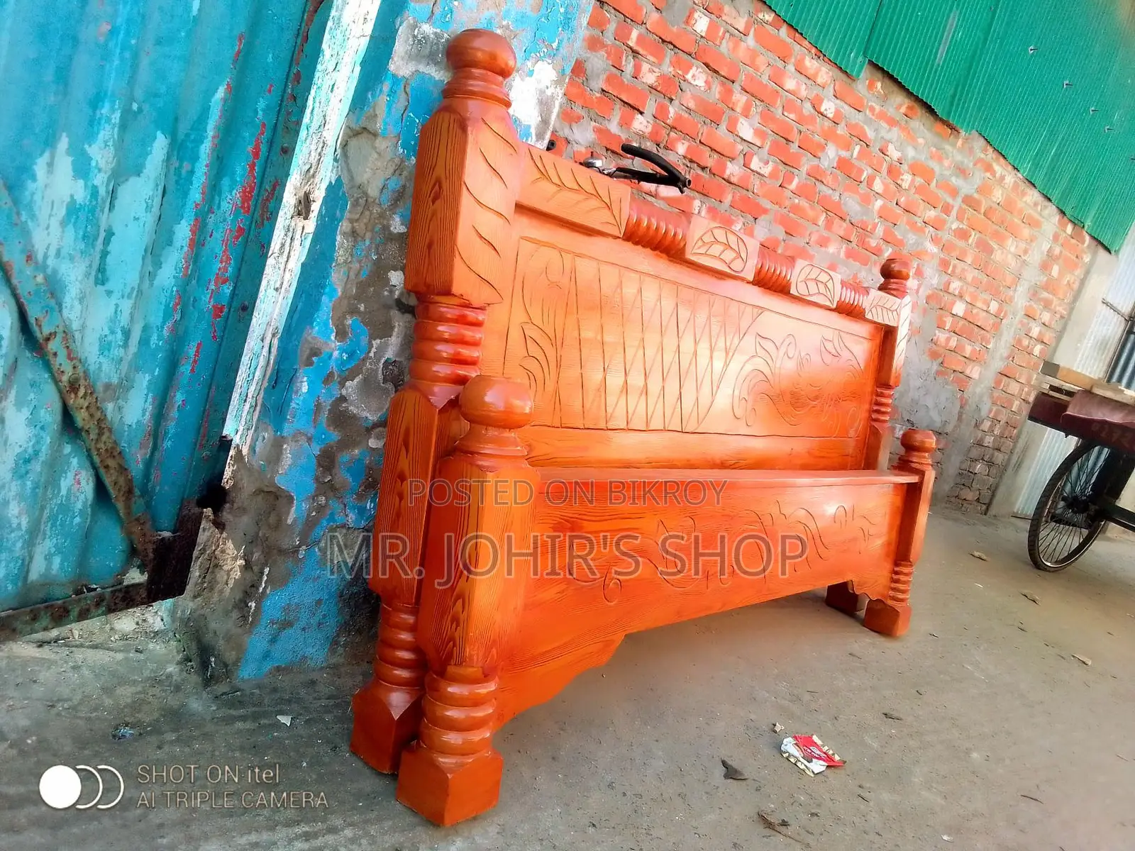 মেগুনি কাঠের তৈরি খাট