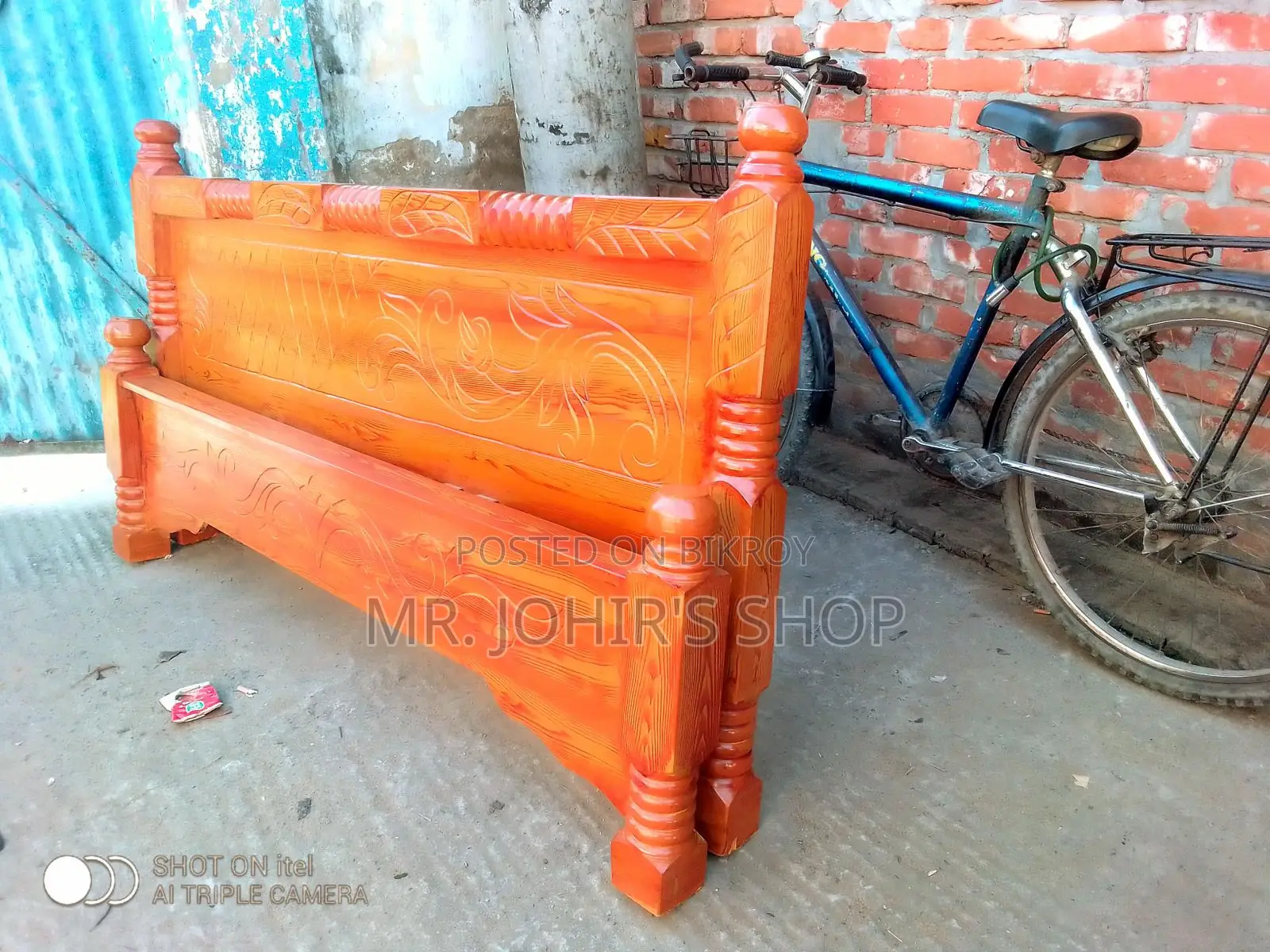 মেগুনি কাঠের তৈরি খাট