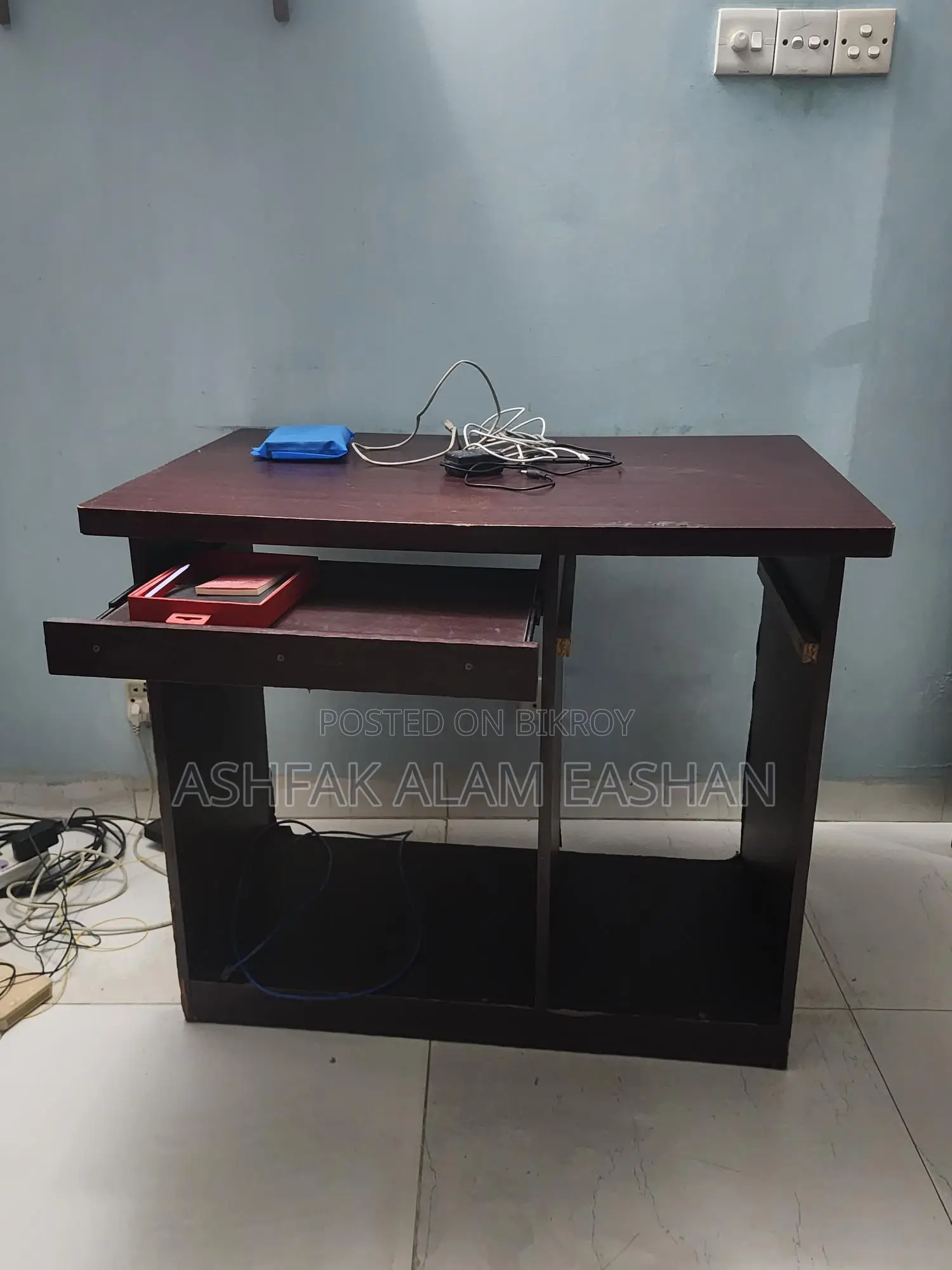 Dark Wood Computer Desktop Table