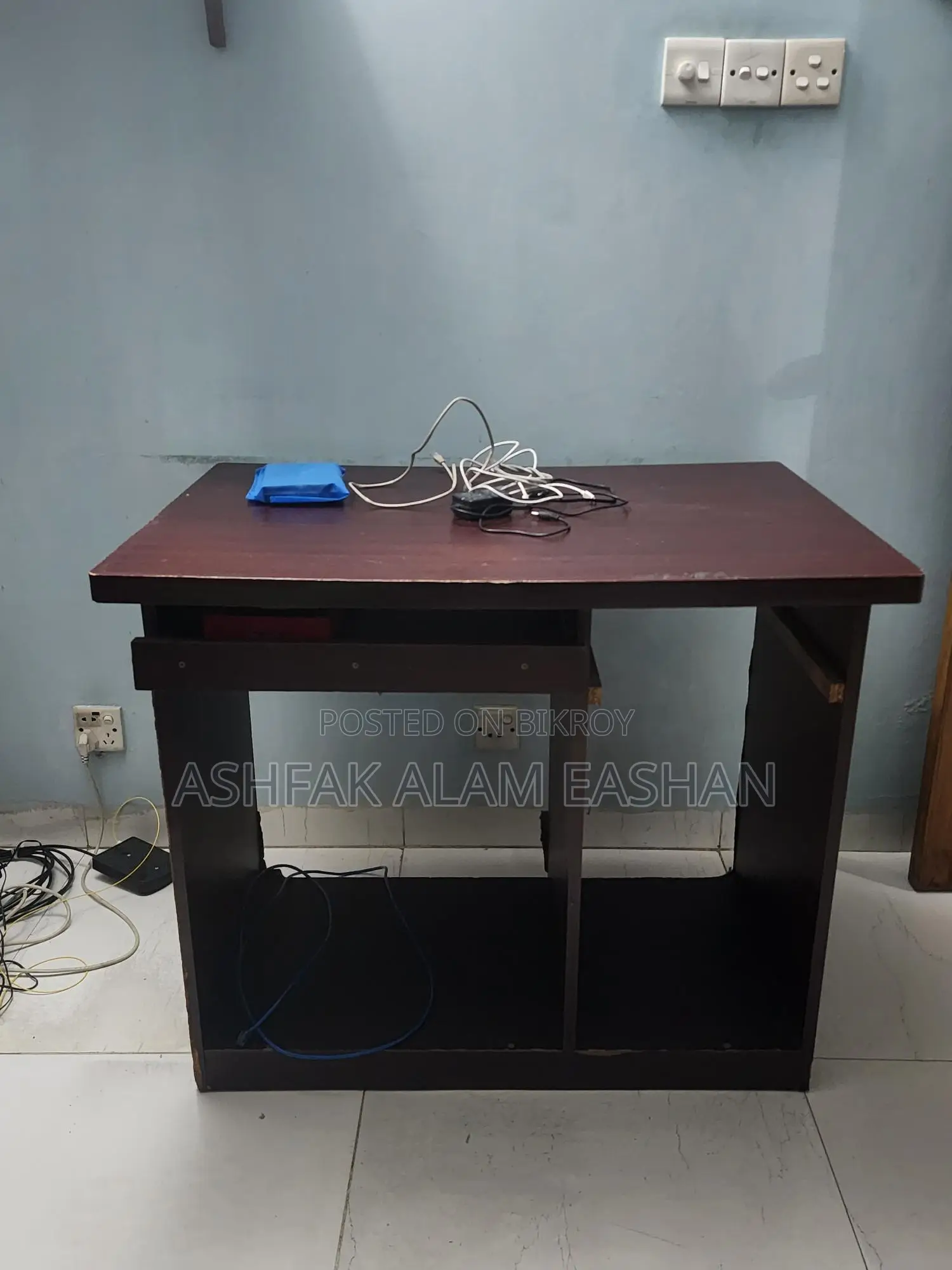 Dark Wood Computer Desktop Table