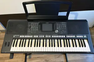 Yamaha PSR-S950 Professional Arranger Keyboard Made in Indonesia