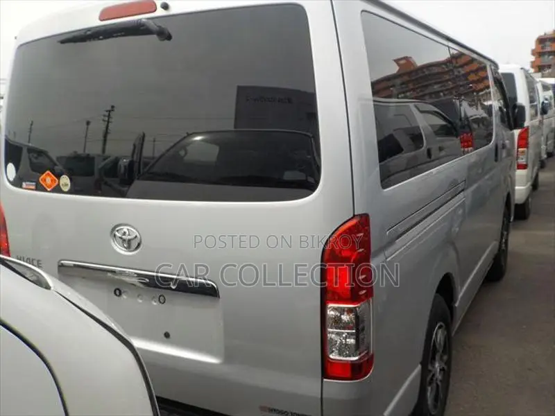 Toyota Hiace GLDualAcBolwerSilver 2021