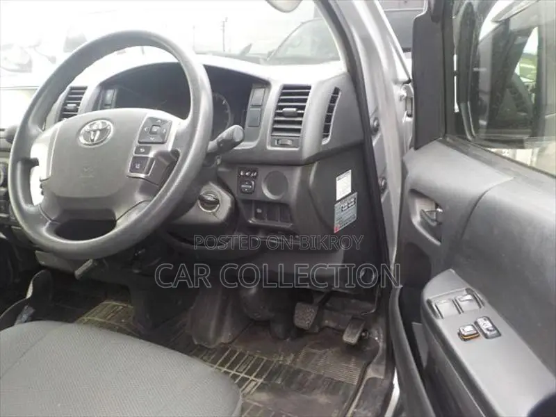 Toyota Hiace GLDualAcBolwerSilver 2021