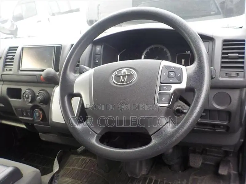 Toyota Hiace GLDualAcBolwerSilver 2021