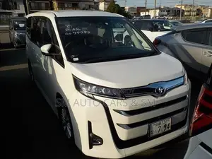Toyota Noah Hybrid Z Pearl New 2023