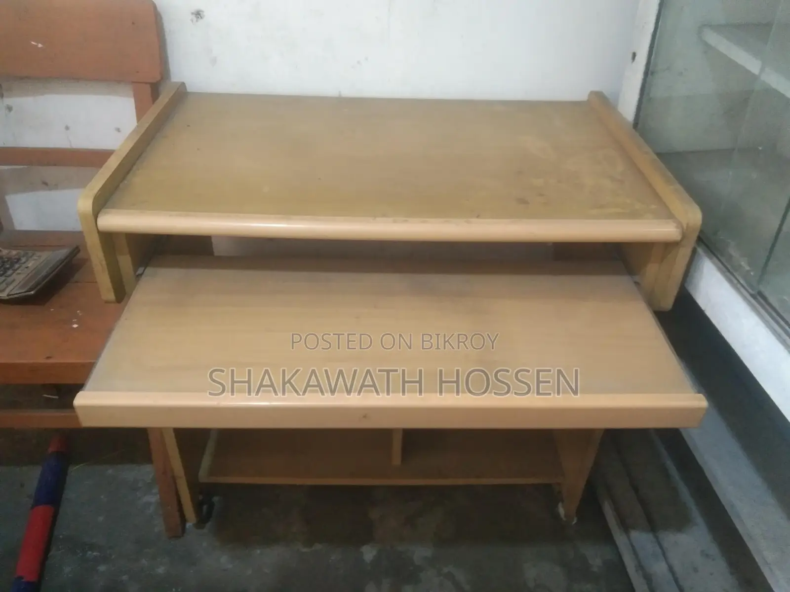 কম্পিউটার টেবিল এবং টিভি ট্রলি