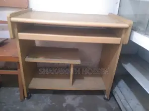 কম্পিউটার টেবিল এবং টিভি ট্রলি
