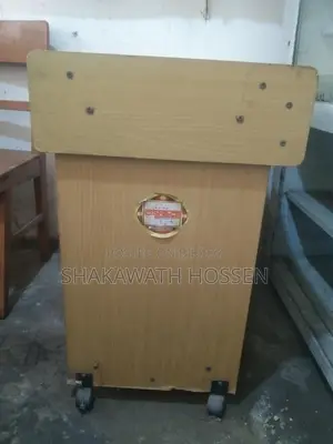 কম্পিউটার টেবিল এবং টিভি ট্রলি