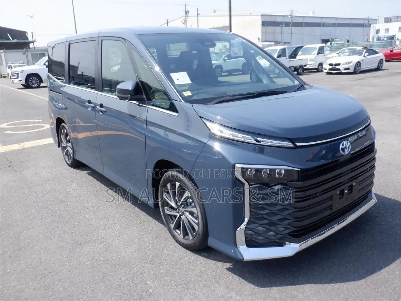 Toyota Voxy SZ Massive Grey 2022