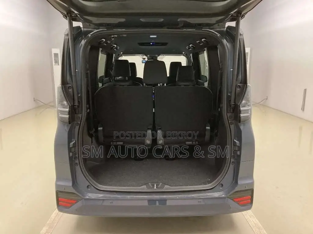 Toyota Voxy SZ Massive Grey 2022