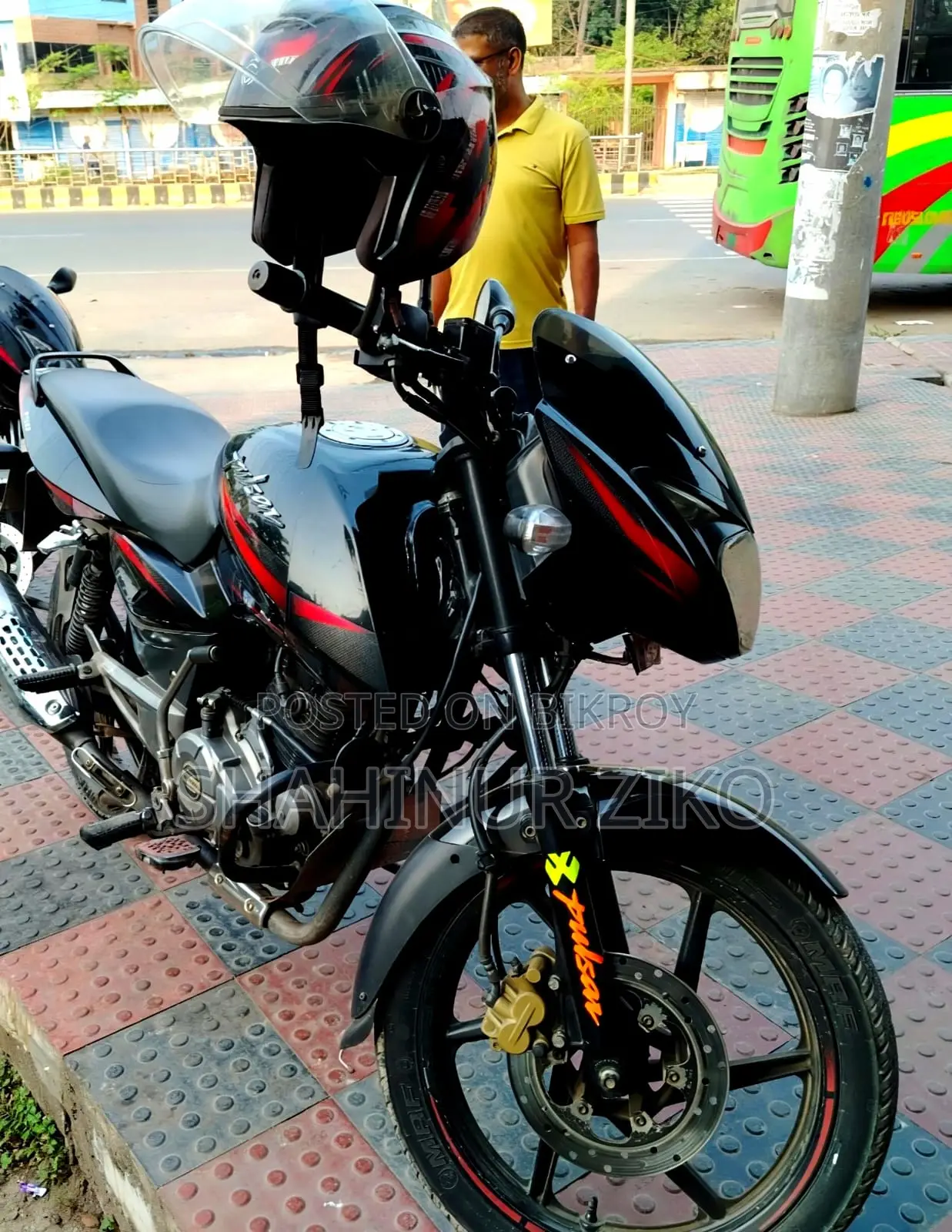 Bajaj Pulsar 150 . 2017
