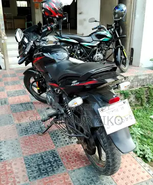 Bajaj Pulsar 150 . 2017
