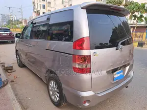 টয়োটা নোয়া . ২০০২