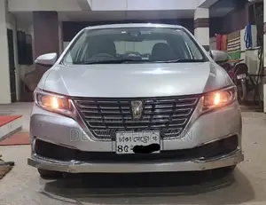 Toyota Premio 2017 Silver