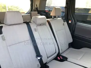 Toyota Noah G Hybrid 8 Seat 2022
