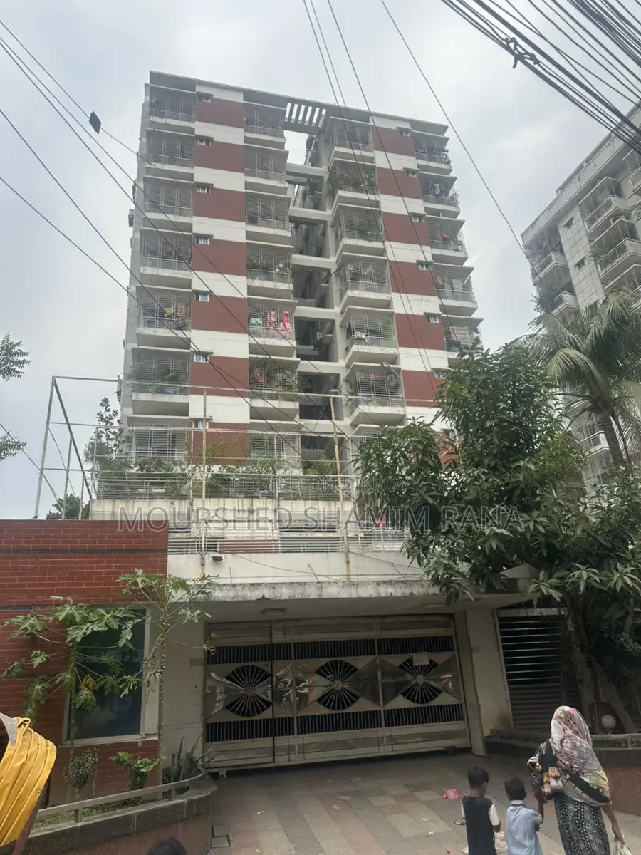 Two Flats for Sale on the Same Floor