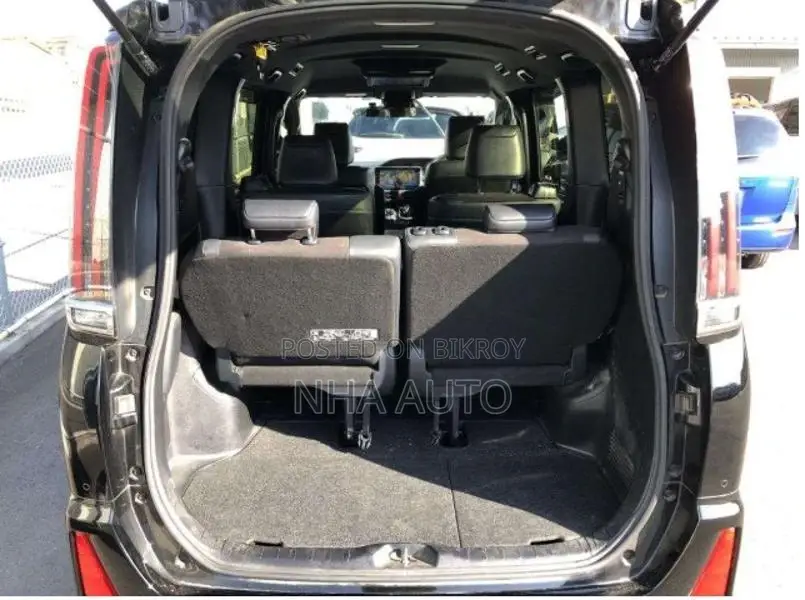 Toyota Noah WXB HYBRID 2021