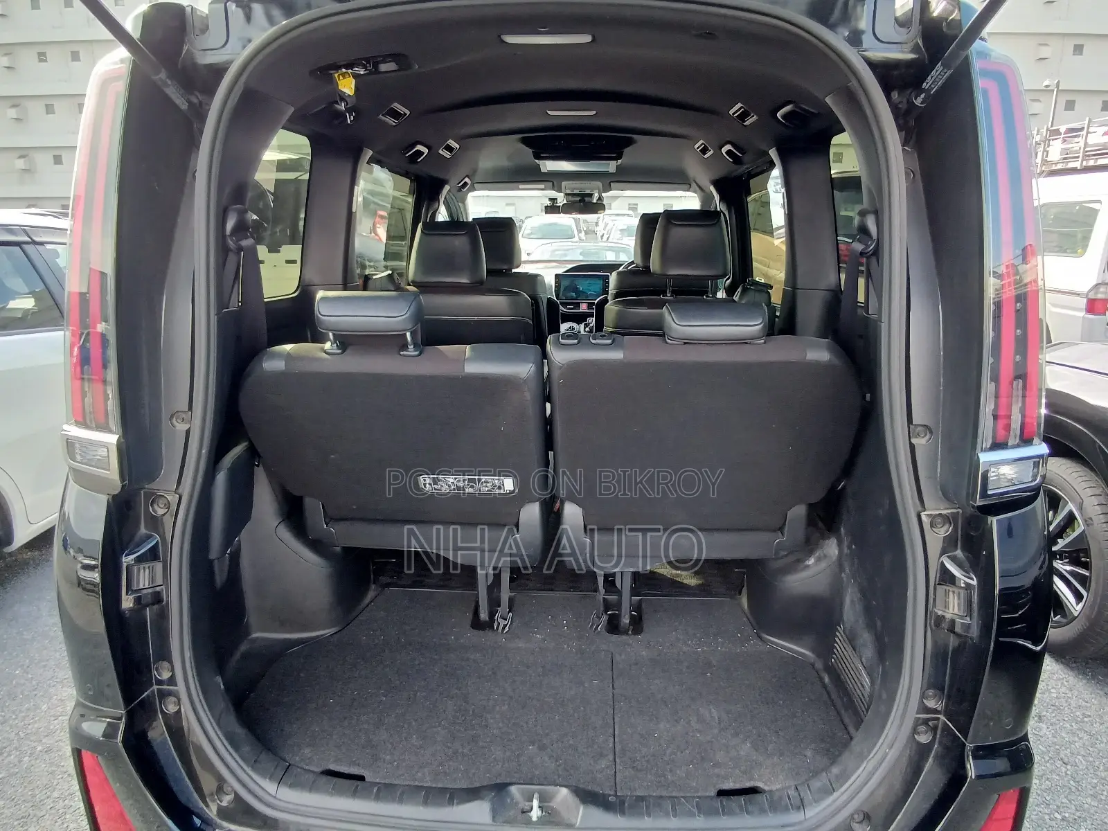 Toyota Noah WXB HYBRID 2021