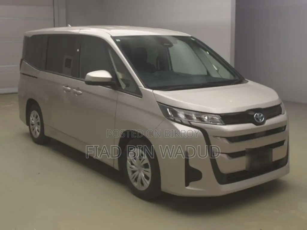 Toyota Noah 2022