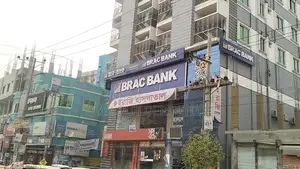 বসুন্ধরা রিভারভিউ প্রকল্পের পাশে,১৫০ ফিট রোড সংলগ্ন ১৩০০ বর্গফুট ফ্ল্যাট