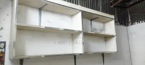 দোকানের কাউন্টার ও তাক