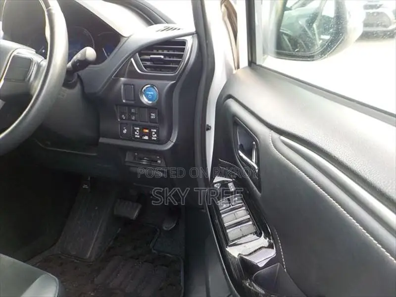 Toyota Esquire GI Premium Pack. 2021