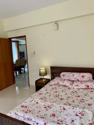 প্রধান গুলশান-১ এ ভাড়ার জন্য সুন্দর লেকসাইড ৩ বেডরুমের সজ্জিত অ্যাপার্টমেন্ট