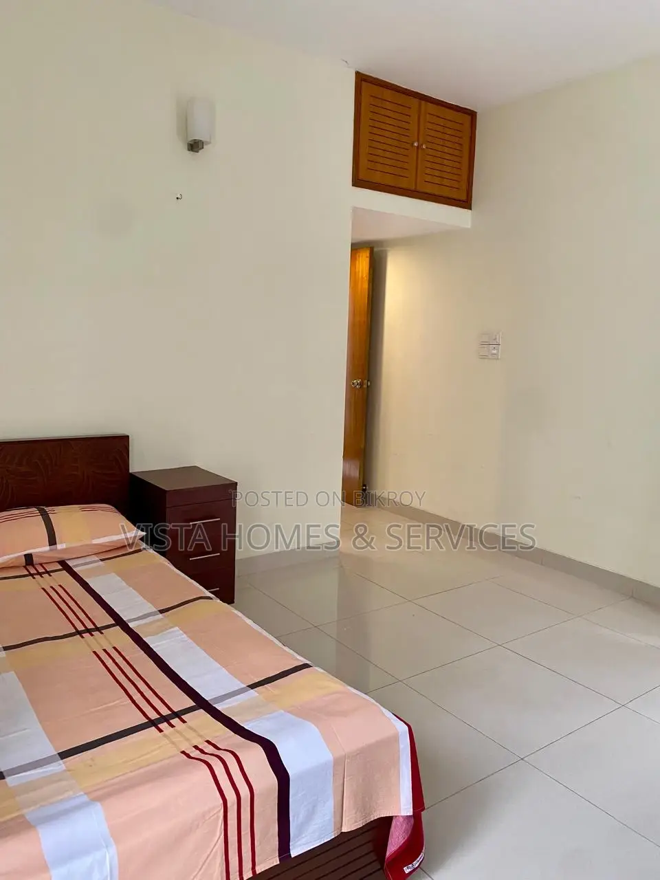 Beautiful Lakeside 3 Bed Furnished Apartment for Rent in Prime Gulshan-1