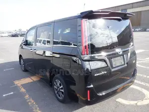 Toyota Esquire Hybrid Gi Premium 2021