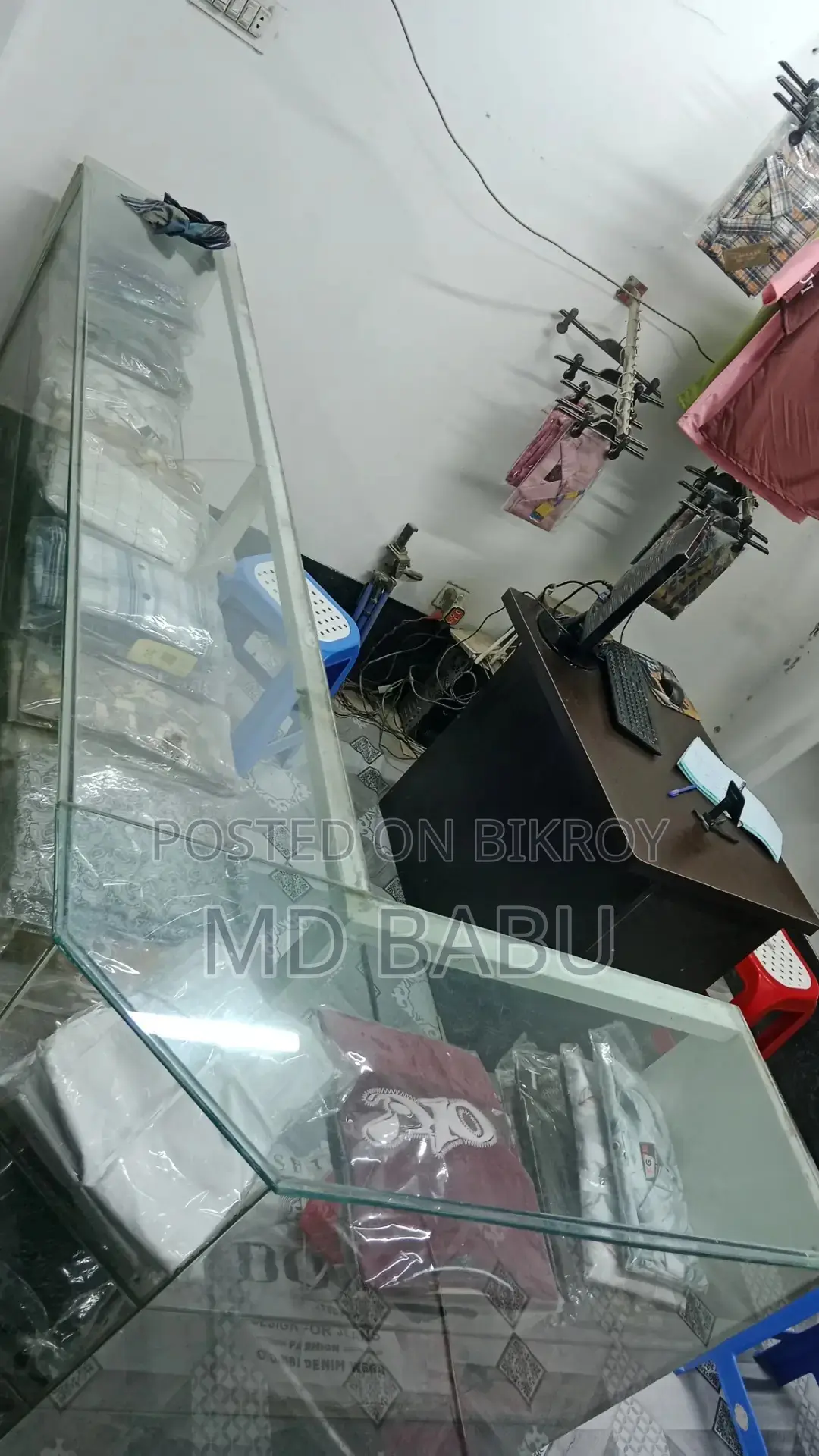 কাচের কাউন্টার রেক