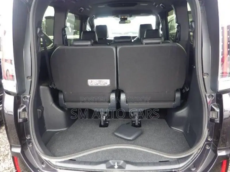 Toyota Esquire Non Hybrid Gi Black 2020