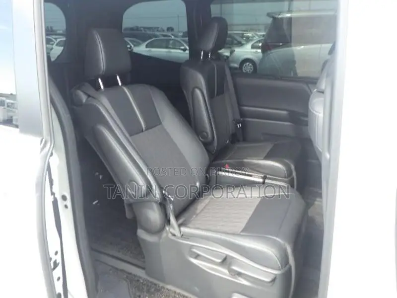Toyota Noah Hybrid S-Z 4.5 2023