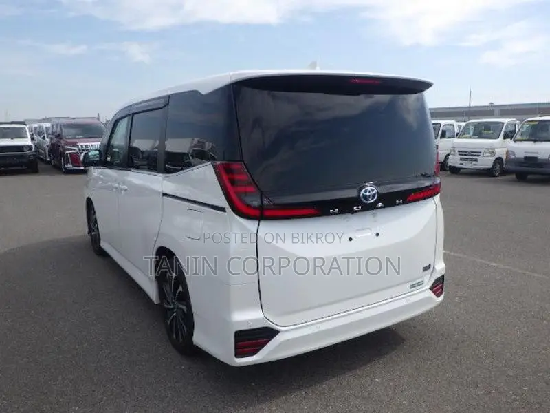 Toyota Noah Hybrid S-Z 4.5 2023