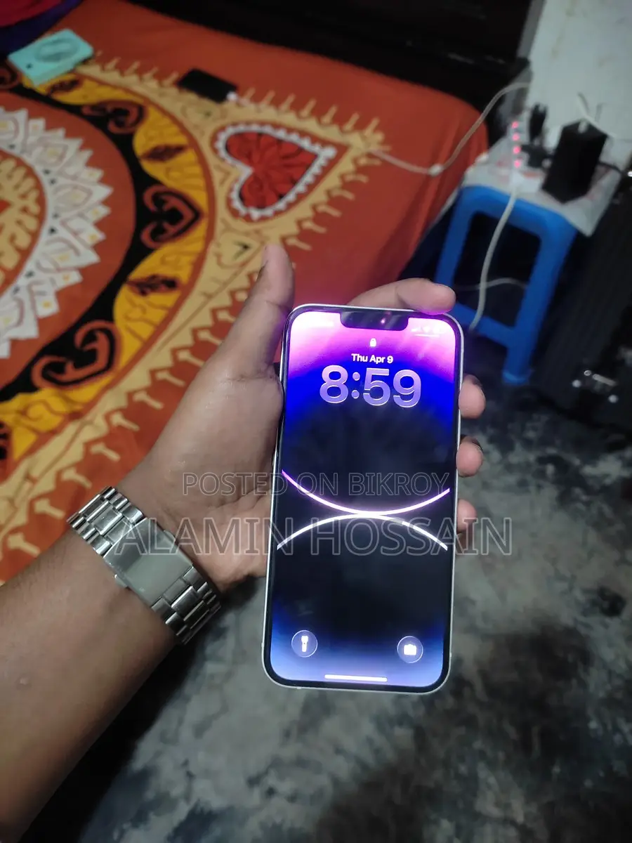 Apple iPhone 13 (Used)