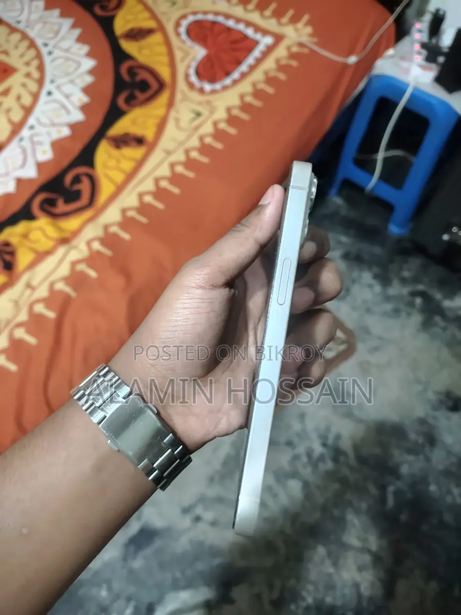 Apple iPhone 13 (Used)