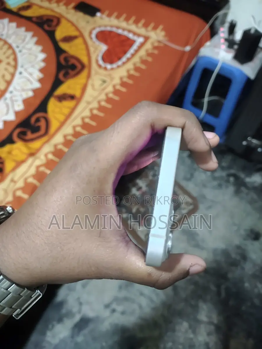 Apple iPhone 13 (Used)
