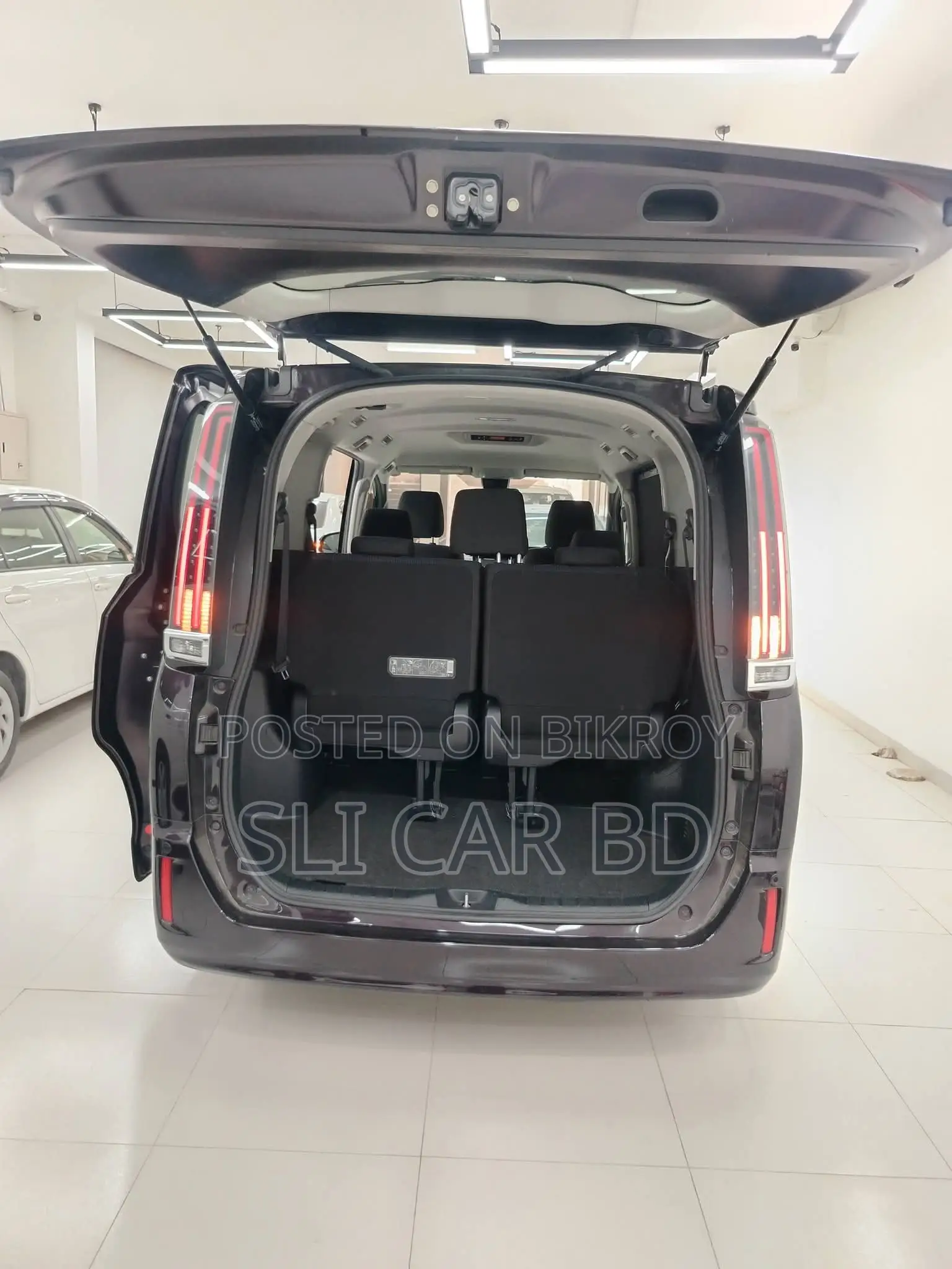 Toyota Noah Non-hybrid 2021
